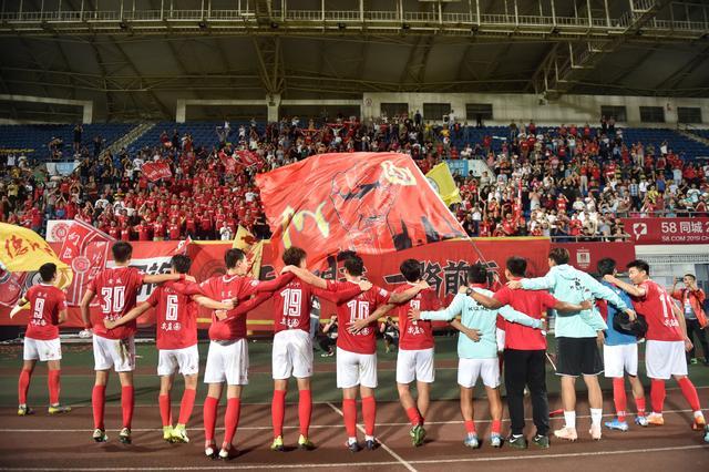 英超首次梅开二度，谢什科当选伯恩利vs曼联全场最佳球员