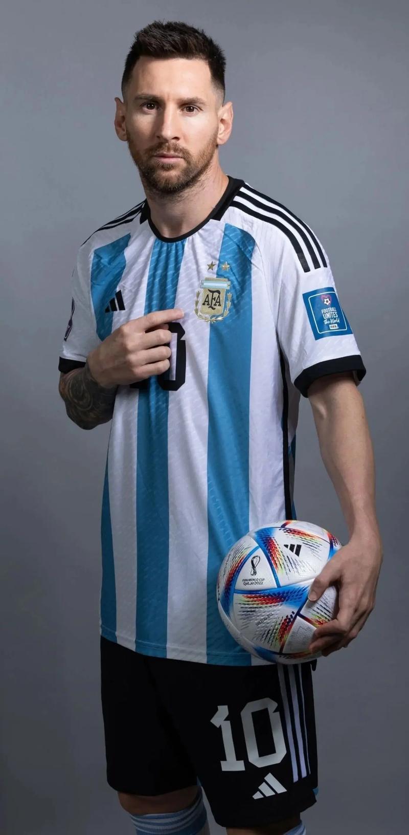 一夜回到解放前！斯洛特三大决策坑哭利物浦，34岁巨星只是背锅侠