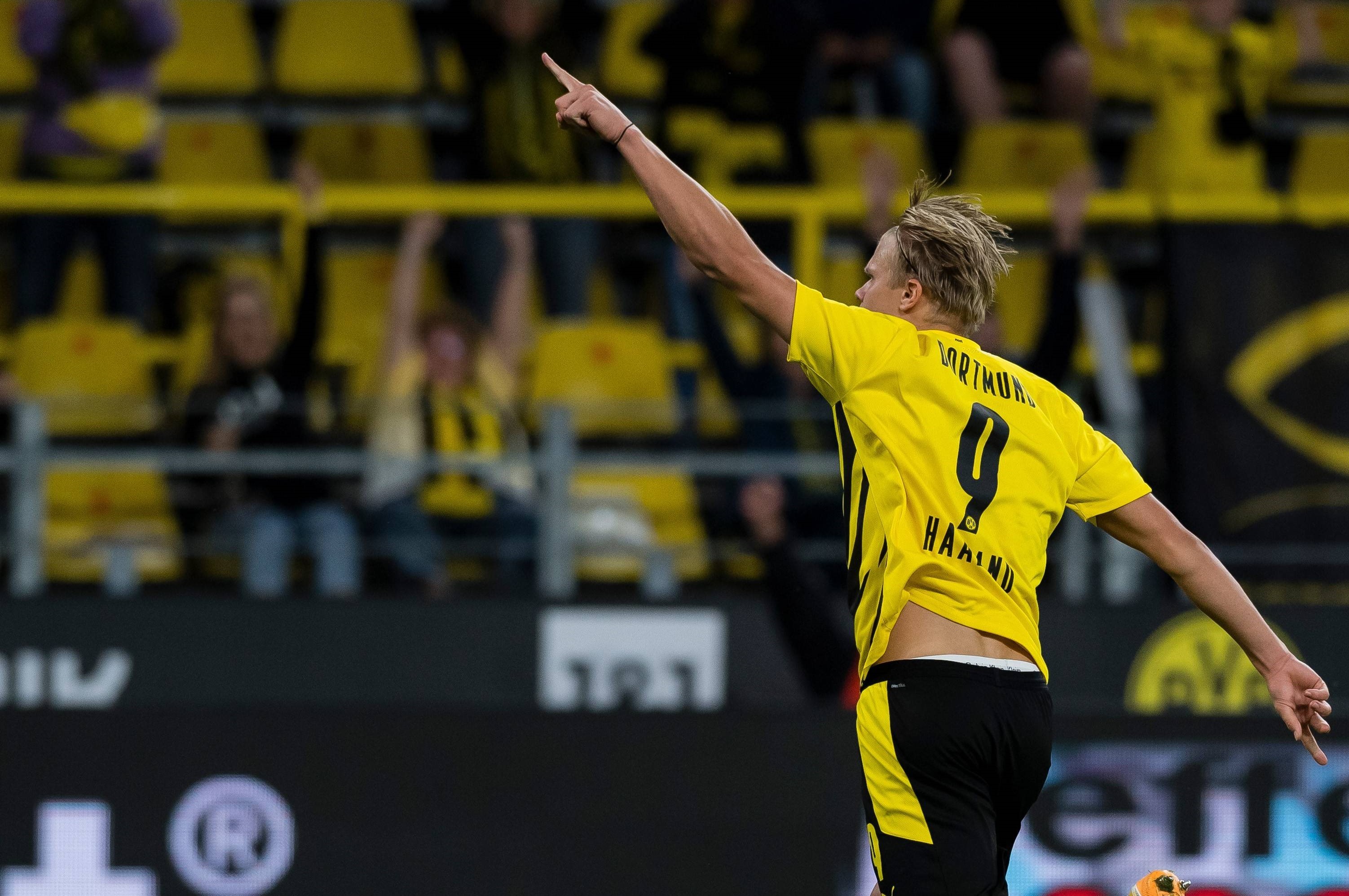 杰曼半场分球中路 周琦扛着胡金秋上篮