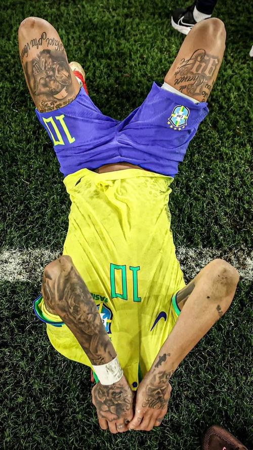 电竞新秀选手签约国内顶级战队