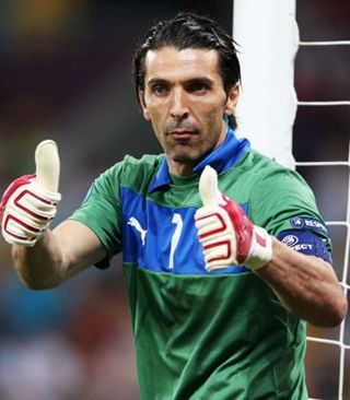 杨瀚森受伤惊魂：后脑勺被撞检查幸无大碍 NBA生涯已中5记三分