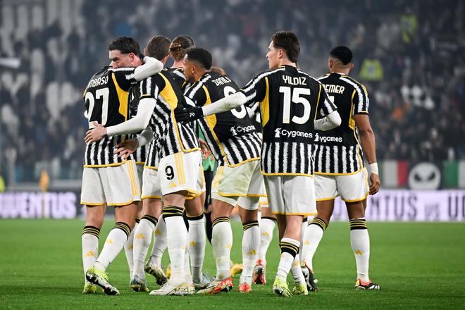 拜仁边锋双雄：奥利塞与迪亚斯的完美结合重塑德甲格局