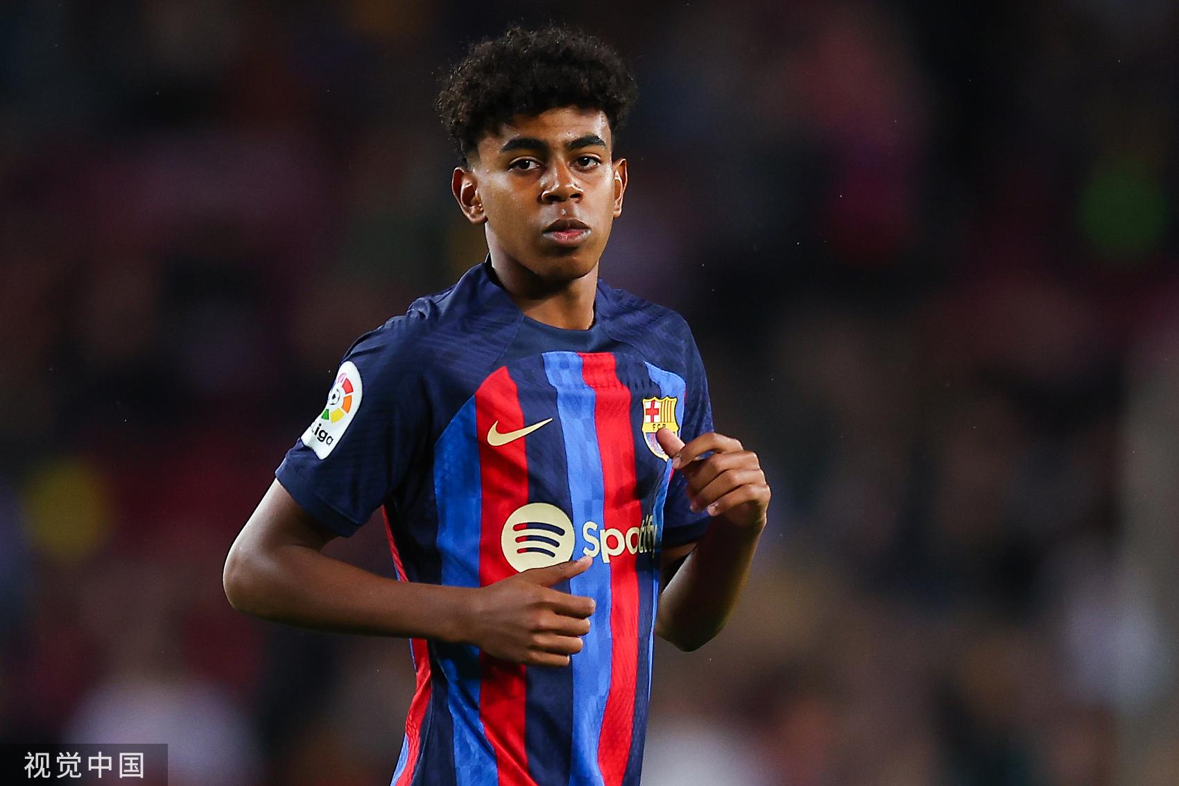 记者：莱斯特城、伊镇、汉堡和巴黎FC都对曼城后卫卡博雷有意